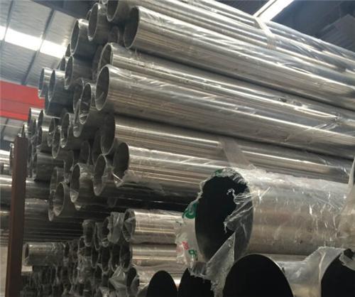 904L不銹鋼管陰極與陽極面積比，陰極面積控制在陽極面積的1/2.在此情況下，可以防止價格的增長，過多的價格在陽極表面被氧化成價格